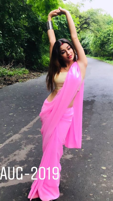 Nyra Banerjee Hot Sarees, Nyra Banerjee, Divya Drishti, Nazar Serial, Friend Drawings, Serial Actress, Arm Jewelry, Indian Fashion Saree, Teen Girl Dresses