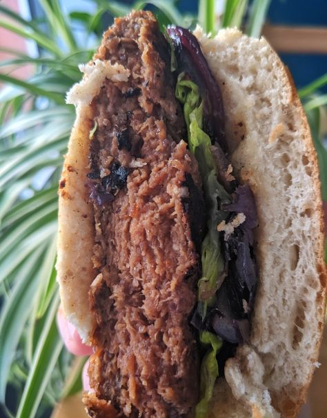 Seitan Burger Recipe, Beef Seitan, Plant Snacks, Best Vegan Burger, Pescatarian Food, Seitan Burger, Vegan Week, Burger Patty Recipe, Vegan Meat Recipe