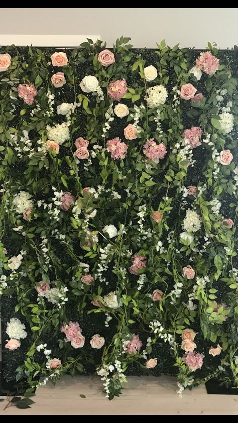 Flower Wall Backdrop Photoshoot, Floral Photo Booth Backdrop, Photoshoot Wall Ideas Photo Backdrops, Enchanted Garden Backdrop, Flower Wall Photoshoot, Enchanted Garden Wedding, Garden Backdrops, Boxwood Hedge, Flower Wall Wedding