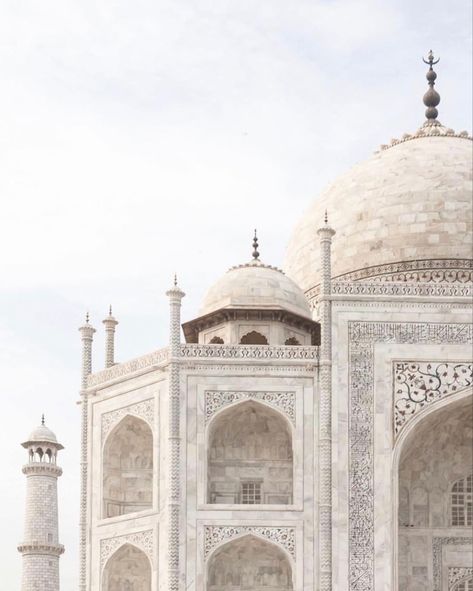 This is the Taj Mahal, located in Agra, India. The Taj Mahal exemplifies the use of White Marble in Islamic architecture. The Taj Mahal was built in memory of Shah Jahans wife, Mumtaz, from 1631 to 1648. The entirety of the mausoleum is constructed out of white Makrana marble. The use of the material was representational of the sacredness of the space and is a symbol for purity and love. The interior features marble ornamentation with colored arabesque and calligraphic inlays and carvings. Taj Mahal Drawing, Taj Mahal Art, Taj Mahal Quartzite, Marble Carving, Agra Fort, Taj Mahal India, Travel Noire, 10 Interesting Facts, Timeless Architecture