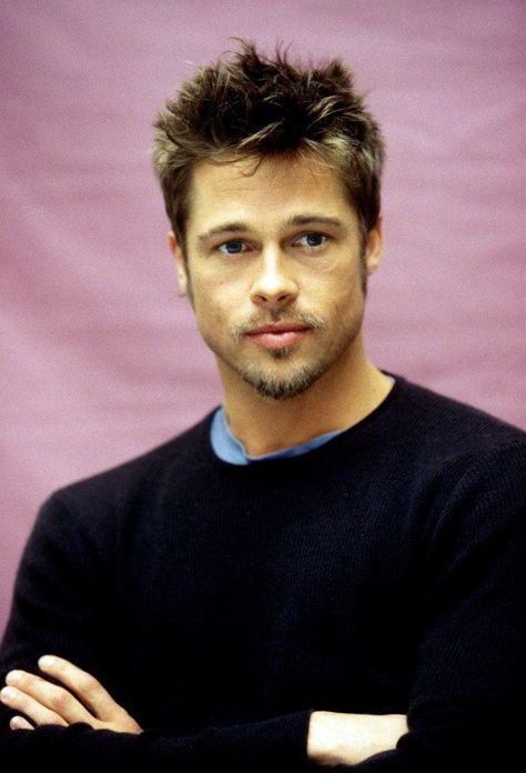 90s Men Hairstyles, Brad Pitt Short Hair, Brad Pitt Haircut, Brad Pitt Style, Brad Pitt Hair, Teen Haircuts, 2000s Hair, Brad Pitt Photos, Mens Haircuts Short Hair