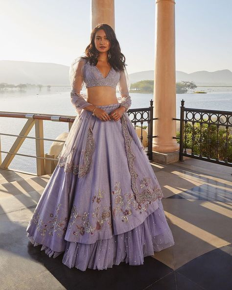 Wedding Dresses Purple, Indian Wedding Dresses, Indian Bridesmaid Dresses, Wedding Lehenga Designs, Lehenga Designs Simple, Indian Bride Outfits, Traditional Indian Dress, Dresses Purple, Half Saree Designs