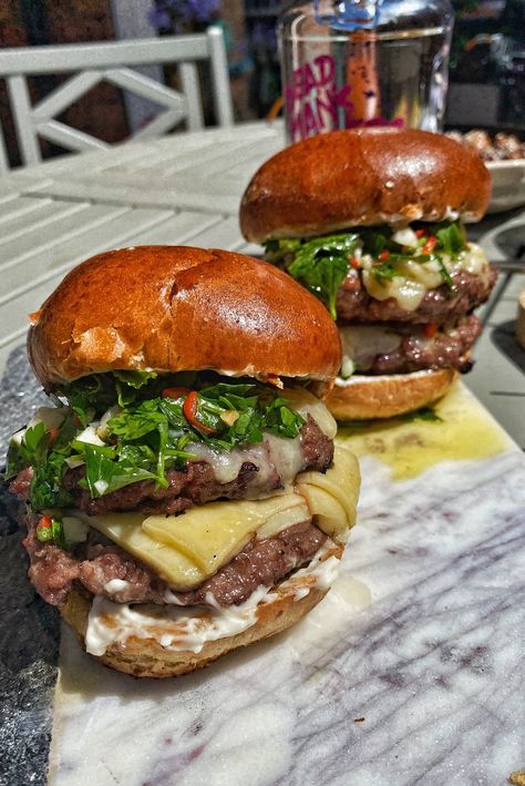 We made these mojito inspired beef burgers for the ultimate fusion burger recipe. Using our favourite chimichurri sauce recipe, plus white rum, this combines for one of the best smash burger recipes we've ever had! Try this when you want new BBQ recipe ideas and BBQ food ideas. #chimichurri #burger #burgers #smashburger #fusionfood #beefburger #bbqfood #bbq #bbqburger #fusionburger Fancy Burgers Ideas, Chimichurri Burger Recipe, Gourmet Beef Burgers, Smash Burger Recipes, Gormet Burgers, Chimichurri Burger, Bbq Food Ideas, Beef Burgers Patties, Sausage Burgers