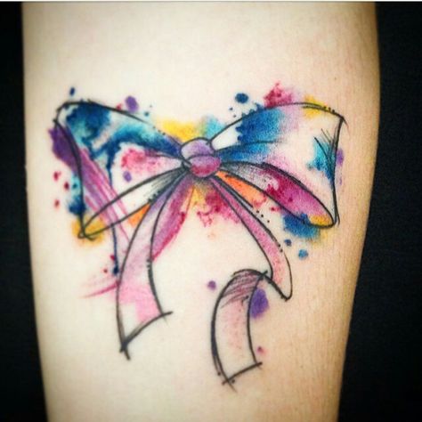 Aquarela Watercolor Bow Tattoo, Tommy Tattoo, Watercolor Compass Tattoo, Sister Tats, Tatts Ideas, Bow Tattoos, Tattoos Watercolor, Sister Tat, Mommy Tattoos