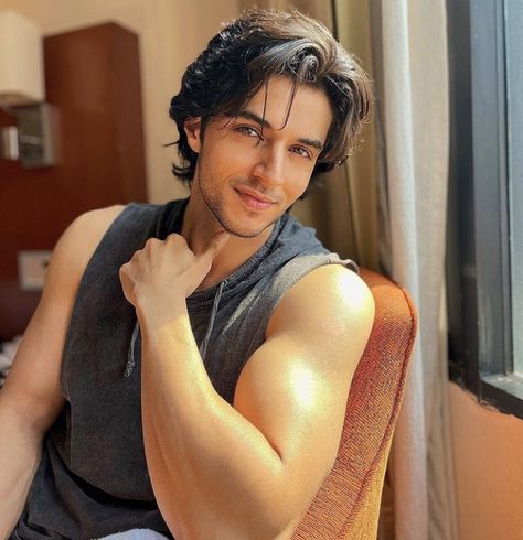 Indian Male Hairstyles, Thick Mens Haircut, Siddharth Gupta Pics, Indian Actors Men, Indian Handsome Men, Long Hairstyles For Men Indian, Indian Men Hair, Handsome Boys Indian, Indian Men Haircut