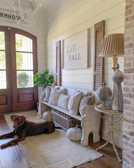 Farmhouse Living Room Decor Ideas, Rustic Farmhouse Living Room, Farmhouse Decor Living Room, Hello Fall, Décor Diy, Farmhouse Living, Rustic Home Decor, Entryway Decor, Rustic Farmhouse