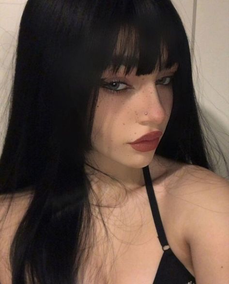 Black Hair Bangs, Paznokcie Hello Kitty, Girls With Black Hair, Alt Girls, Aesthetic Grunge Outfit, Swag Girl Style, Aesthetic People, Grunge Girl, Long Black Hair