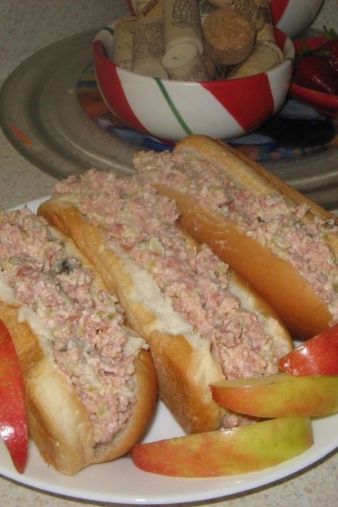 Bologna Sandwich Spread, Bologna Sandwich Recipes, Bologna Salad, Deli Meat Recipes, Bologna Recipes, Bologna Sandwich, Sandwich Spread, Sweet Pickles, Salad Sandwich