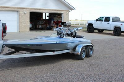 1982 Challenger Flat bottom v-drive  for Sale $7,000 Sanger Boats, Jet Boats For Sale, Drag Boat Racing, Flat Bottom Boats, Contemporary Cabin, Radio Control Planes, Boat Racing, Ski Boats, Boat Pics