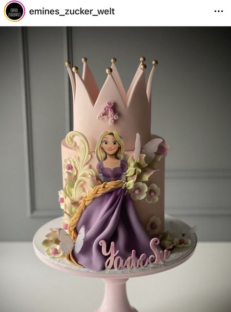 Rapunzel Cakes Ideas, Big Barbie Cake, Princess Rapunzel Cake, Disney Princess Birthday Party Cake, Disney Princess Cake Ideas, Kue Disney, Rapunzel Birthday Cake, Bolo Hot Wheels, Bolo Rapunzel