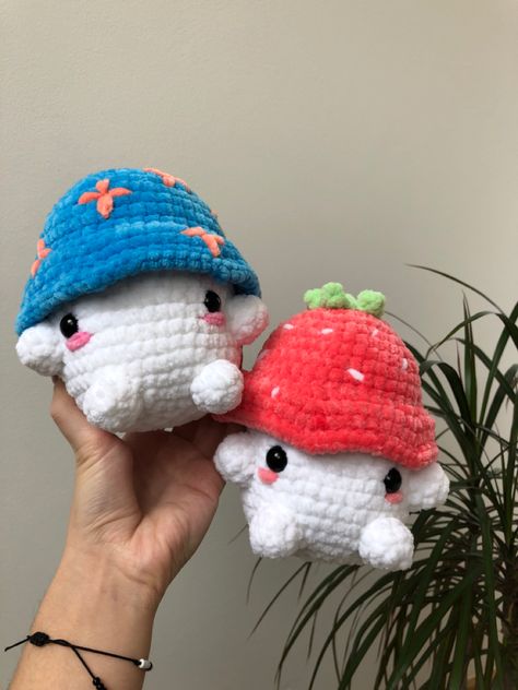 Crochet Stuffy, Crocheted Amigurumi, Crochet Strawberry, Crochet Mushroom, Boys Pattern, Flower Hat, Crochet Business, Crochet Inspiration, Crochet Free