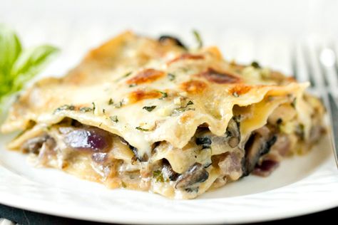 Mushroom Lasagna via {Brown-Eyed Baker} Mushroom Lasagna Recipe, Mushroom Food, Mushroom Lasagna, Lasagna Recipe, Pasta Noodles, Pasta Rice, Noodle Recipes, Mushroom Recipes, Food Yummy