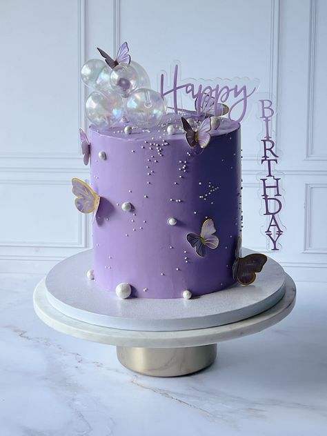 Butterfly Cake Ideas Purple, Purple Cake Aesthetic, Purple Cake Designs Birthday, Birthday Cake Purple, Purple Butterfly Cake, Half Birthday Cakes, Professional Cake Decorating, Cake Purple