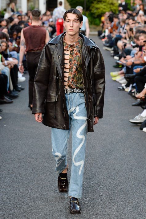 Martine Rose Spring 2019 Menswear London Collection - Vogue Martin Rose, London Fashion Week Mens, Martine Rose, Mens Fashion Business Casual, Mens Fashion Editorial, Mens Fashion Casual Winter, Urban Fashion Trends, Men Fashion Show, New Mens Fashion