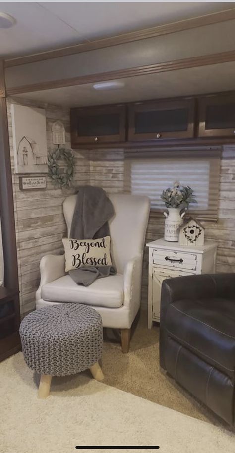 Living Room Trailer Ideas, Rv Decorating Ideas Farmhouse, Cheap Camper Decorating Ideas, Small Rv Living Room Ideas, Rustic Rv Decor, Camper Renovation Living Room, Farmhouse Trailer Decor, Remodeled Campers Ideas, Camper Farmhouse Decor