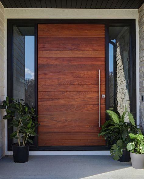 Front Pivot Door, Mid Century Modern Front Door, House Entrance Doors, Modern Wood Doors, House Front Door Design, Modern Entrance Door, House Window Design, Beautiful Bedroom Decor, Contemporary Front Doors