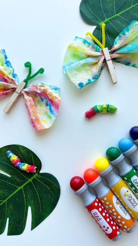 inspired_little_learners on Instagram: 🐛 ➡️ 🦋 Here’s a fun (and easy 😉) caterpillar to butterfly craft ⤵️ 🐛To create growing caterpillars: 1. Fold a sheet of paper towel in… Paper Towel Butterflies, Tissue Paper Caterpillar, Contact Paper Crafts, Butterfly Life Cycle Craft, Caterpillar To Butterfly, Rainbow Sensory, Crafts 2024, How To Make Butterfly, Learning Activities For Kids