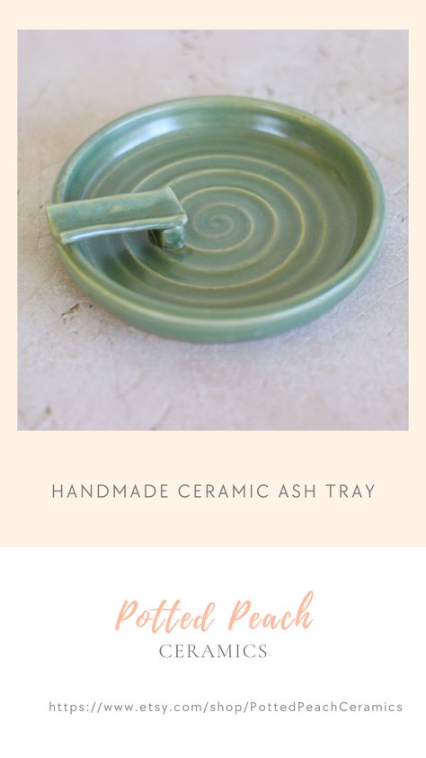 Ceramic Ash Tray Handmade, Ceramic Ash Tray Ideas, Air Dry Clay Ash Tray Diy, Cool Ash Trays, Air Clay Ashtray Ideas, Pottery Ash Tray, Pottery Ashtray Ideas, Ash Tray Clay Ideas, Ceramic Ashtray Ideas