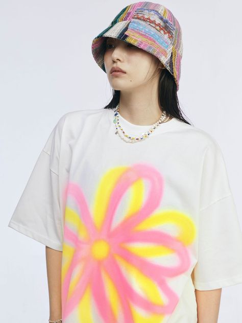 Editor's notesPainting T-Shirt by THE GREATEST has a relaxed fit, allowing for comfortable wear. The shirt features a large floral artwork print that resembles a spray-painted design on the front.- Relaxed and comfortable fit- Drop shoulder- Crew neckline- Spray-painted-like design artwork on the front- Unisex availableMeasurements(in.)ONE SIZE- Shoulder: 25.59 in.- Chest: 26.38 in.- Sleeve Length: 8.66 in.- Length: 29.53 in.* Model info: Man: height 6’ 0.04”Woman: height 5’ 3.78”* Depending on Korean Traditional Fashion, Diy Jacket Refashion, Spray Paint Shirt, Airbrush Clothes, Kids Clothes Diy, Paint Shirts, Diy Jacket, T Shirt Painting, Design Artwork