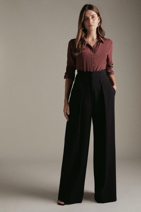 [CommissionsEarned] 17 Top Wide Leg Trousers Outfit Casual Tricks You Have To See At Once #widelegtrousersoutfitcasual Pleated Flair Pants, Tops To Wear With Black Trousers, Soft Trousers Outfit, Tops For Trousers Women, Black Work Trousers Outfit, High Waisted Wide Leg Trousers Outfit, How To Style Black Trousers Women, High Waist Black Pants Outfit, Black Trouser Outfit Women