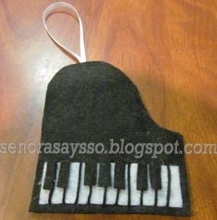 Piano Ornaments Diy, Piano Ornament, Music Notes Decorations, Music Christmas Ornaments, Handmade Felt Ornament, Music Christmas, Felt Projects, Ornament Ideas, Music Note