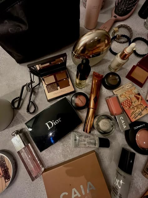 Glam Aesthetic, Indie Makeup, Minimal Makeup, Top Makeup Products, Fancy Makeup, Dior Makeup, Makeup Needs, Makeup Aesthetic, Spring Makeup