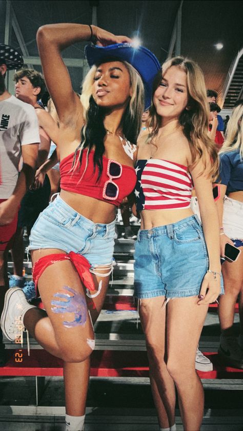 America Football Game Theme, Usa Theme Outfit Football Games, Usa Football Theme Outfit, Delta Gamma Recruitment, House Themes, America Aesthetic, School Spirit Days, Red Kite, Football Stuff