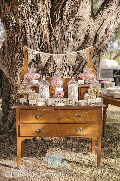 Boho Pins: Top 10 Pins of the Week from Pinterest - Sweetie Tables - Boho Wedding Blog Wedding Sweet Cart, Sweet Table Wedding, Lolly Buffet, Bar A Bonbon, Sweet Carts, Candy Buffet Tables, Candy Bar Wedding, Idee Babyshower, Sweet Bar