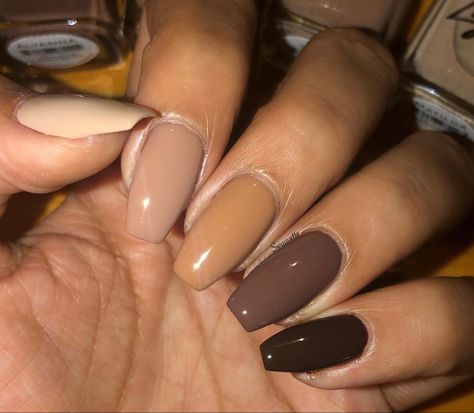 Solid Color Nail Ideas Fall, Fall Round Acrylic Nails, Gradient Nails Neutral, Autumn Nails Acrylic Coffin Short, Autunum Nails, Matte Fall Nails Short, Gradient Nails Fall, Color Gradient Nails, Autumn Colour Nails