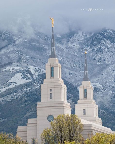 Nauvoo Temple, Layton Utah, Lds Temple Pictures, Spring Snow, Temple Square, Temple Photography, Utah Temples, Temple Pictures, Church Pictures