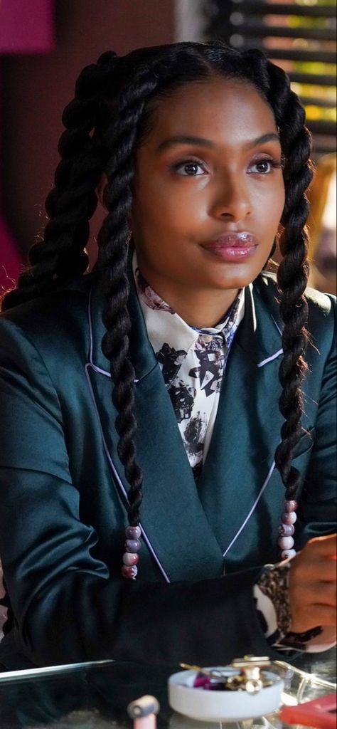 Yara Shahidi Hairstyles Grown Ish, Grown Ish Hairstyles, Grownish Hairstyles, Zoey Johnson Hairstyles, Afro Bangs, Yara Shahidi Hairstyles, Grown Ish, Hairstyle Ideas Easy, Yara Shahidi