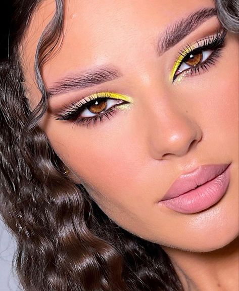 Spotlight Eyeshadow, Fox Eye Makeup, Foxy Eye, Evening Eye Makeup, Soft Eye Makeup, Yellow Makeup, Orange Makeup, Beginners Eye Makeup, Pink Eye Makeup