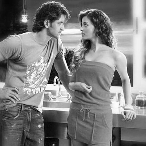 Hrithik Roshan & Aishwarya Rai in Dhoom 2 Dhoom 2 Aishwarya Rai Hrithik Roshan, Hrithik Roshan And Aishwarya Rai, Hrithik Roshan Aishwarya Rai, Dhoom 2, Bollywood Films, Desi Love, Christian Yu, Bollywood Pictures, Romantic Photography