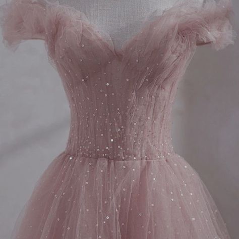 Aesthetic Disney Princess, Aurora Aesthetic, Fox Aesthetic, Heart Aesthetic, Disney Princess Characters, Fox Dress, Aesthetic Disney, Disney Princess Aurora, Aurora Dress