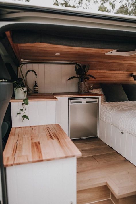 Camper Van Kitchen Ideas, Small Campervan Interior, Small Van Conversion, Van Inspiration, Hiace Camper, Kombi Trailer, Ducato Camper, Living Van, Converted Vans