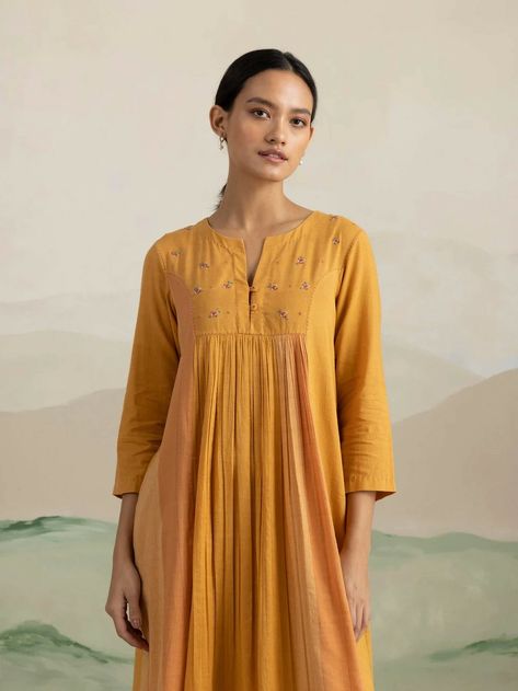 Latest Designer Dresses Indian Style, Dresses Indian Style, Designer Dresses Indian Style, Short Kurti Designs, Simple Kurtis, Indian Dresses For Women, Latest Designer Dresses, Women Kurta, Short Kurti