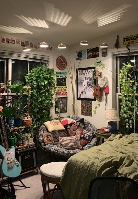 L o r e e e h h Aesthetic Bedroom Seating, Ambient Room Decor, Indie Boho Bedroom, Cryptidcore Room, Maxamilist Bedroom, Indie Room Inspiration, Indie Living Room, Cramped Bedroom, Indie Room Inspo