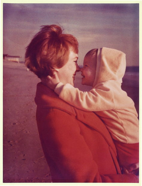 Lovely shot of Julie Andrews and daughter Emma Emma Walton, This Time Tomorrow, Influential Women, Julie Andrews, Stana Katic, Julia Roberts, Sound Of Music, Angelina Jolie, Mothers Love