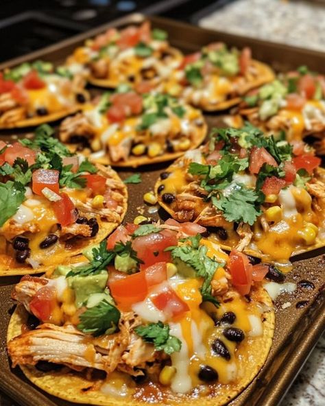 Chicken Tostadas, Tostada Recipes, Mexican Dinner, Corn Tortillas, Mexican Style, Easy Chicken, Chicken Dishes, Ingredients Recipes, Mexican Food Recipes