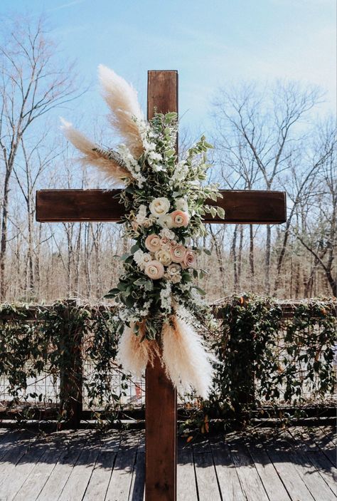 Cross Alters For Weddings, Cross Wedding Alter, Cross Wedding Backdrop, Ceremony Cross, Christ Centered Wedding, Western Wedding Decorations, Christmas Wedding Themes, Country Western Wedding, Wedding Arbors