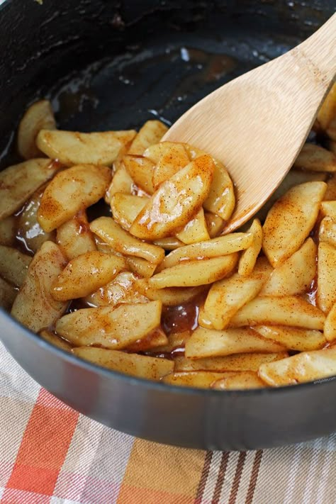 These quick and easy warm Stovetop Cinnamon Apples are perfectly sweet, delicious, and so versatile for just 150 calories or 2 WW SmartPoints! Stovetop Cinnamon Apples, Cinnamon Apples Recipe, Emily Bites Recipes, Snacks Vegetarian, Recipe Using Apples, Slow Cooker Applesauce, Emily Bites, Comfort Food Desserts, Recipe Builder