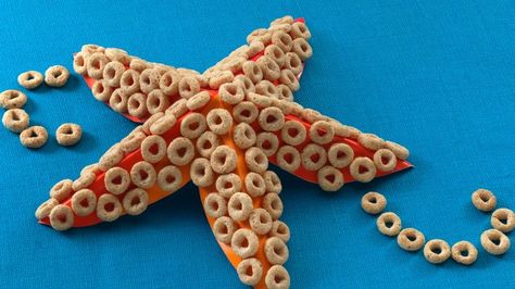 Decorate your table with this beautiful starfish made using Cheerios® cereal - ready in just 20 minutes. Apologia Biology, August Activities, Starfish Craft, Cheerios Cereal, Under The Sea Crafts, Fish Craft, Preschool Craft, Ocean Activities, Joyful Noise