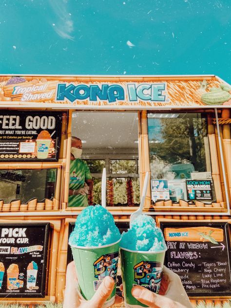 Foodtrucks Ideas, Kona Ice, Snow Cone Stand, Ice Truck, Ice Aesthetic, Snow In Summer, Hawaii Food, Snow Cones, Shaved Ice