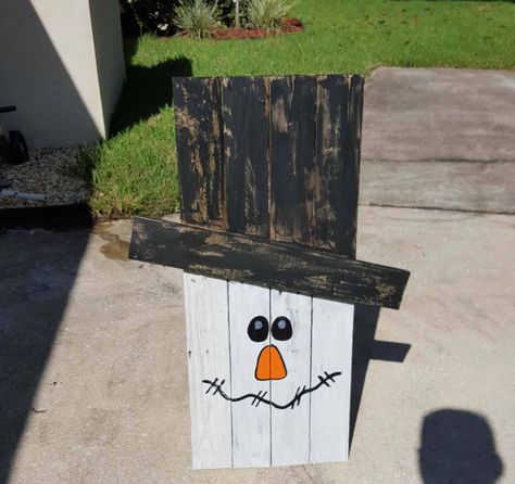 Pallet Builds, Pallet Snowman, Snowman Ideas, Mountain Wood Art, Pallet Frames, Pallet Dog Beds, Repurpose Pallets, Pallet Home Decor, Mitre Saw