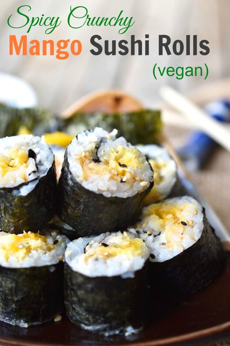 Woman in Real Life:The Art of the Everyday: Spicy Crunchy Mango Sushi Rolls (#TakeBackSchoolLunch) Asparagus Sushi Rolls, Sushi With Mango, Mango Sushi, Resep Sushi, Vegan Sushi Rolls, Sushi Vegan, Lunch Sushi, Veggie Sushi, Vegetarian Sushi