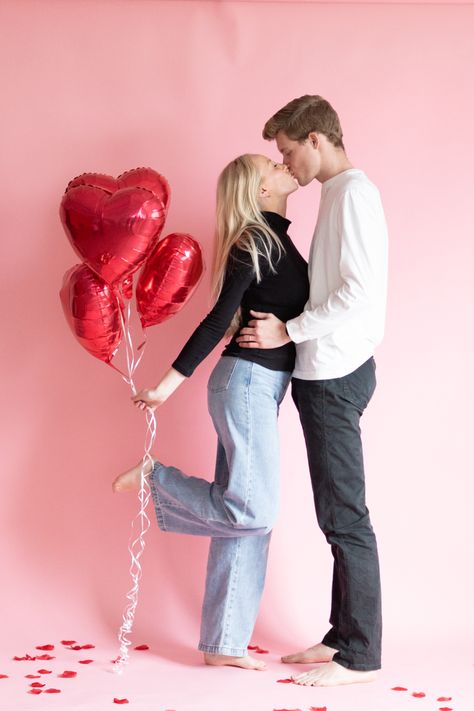 couple valentine photography Couple Poses Valentine, Valentines Photoshoot With Boyfriend, Valentine Couple Pictures, Couple Valentines Photoshoot, Valentine’s Day Photo Shoot Ideas Couple, Valentine’s Day Pictures Couple, Gf Activities, Valentines Day Photoshoot Ideas Couple, Valentine Couple Photoshoot