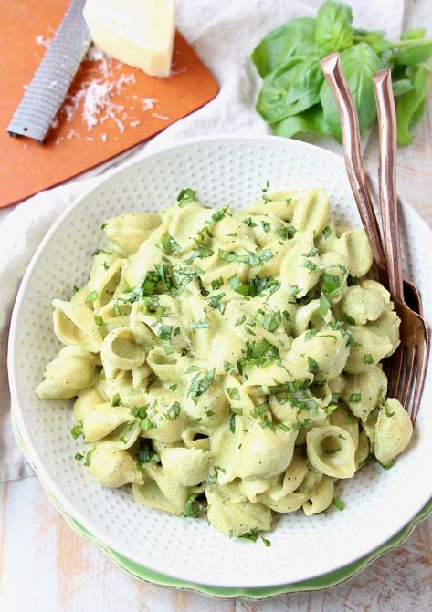 Cheesy Pasta Sauce, Pesto Ricotta, Cheesy Pasta Recipes, Basil Pesto Pasta, Pesto Pasta Recipe, Cream Cheese Pasta, Creamy Pesto Pasta, Creamy Pesto Sauce, Pesto Cheese