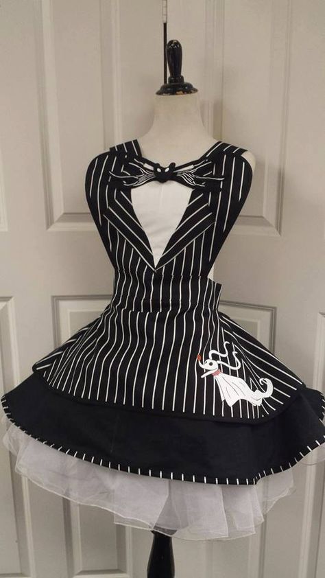 Disney Aprons, Apron Pinafore, Nightmare Before Christmas Decorations, Fitness Shirts, Retro Apron, Retro Pin Up, Cute Aprons, Sewing Aprons, Aprons Patterns