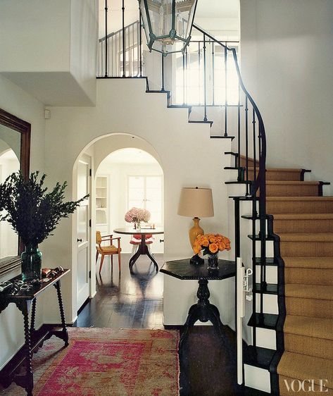 Staircase Design Railing, English Cottage Entryway, Spanish Style Interiors, Style Hacienda, Small Entryway Table, Amanda Peet, Wooden Floorboards, Spanish Style Home, Foyer Design