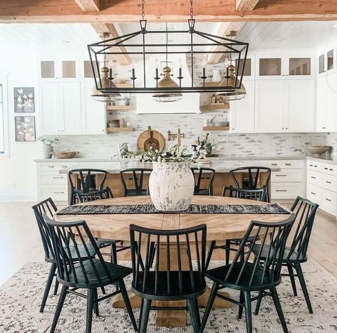 Farmhouse Trends, Round Kitchen Table, Modern Farmhouse Dining, Farmhouse Interior, The Dining Room, Farmhouse Dining Room, Modern Farmhouse Kitchens, Unique Kitchen, Farmhouse Dining